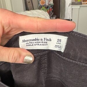 Abercrombie & Fitch Black Ankle Straight Jeans 25L